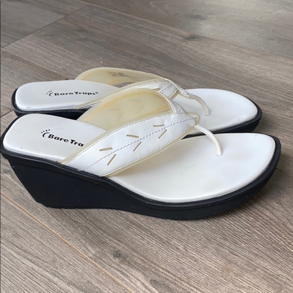 WHITE LEATHER WEDGE THONG COMFORTABLE SANDALS